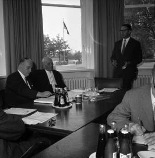 ARH BA 2392, Flughafen, Langenhagen - Besuch von MP Diederichs und Baustelle der neuen Startbahn, 1965