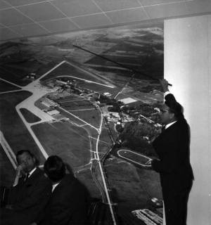 ARH BA 2394, Flughafen, Langenhagen - Besuch von MP Diederichs und Baustelle der neuen Startbahn, 1965