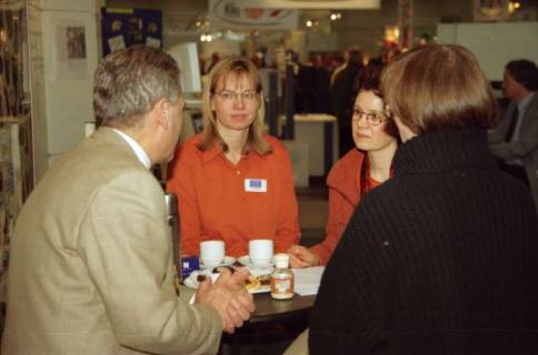 ARH BA 2623, LR Arndt besucht die Bildungsmesse, 2001
