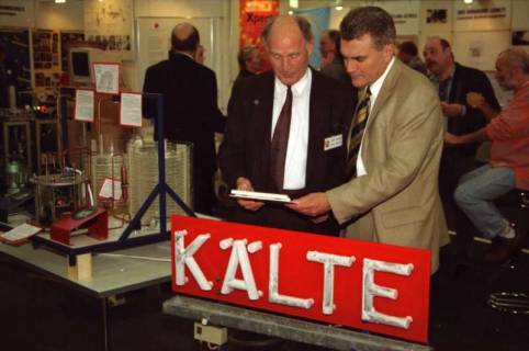 ARH BA 2631, LR Arndt Arndt besucht die Bildungsmesse, 2001