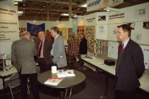 ARH BA 2635, LR Arndt Arndt besucht die Bildungsmesse, 2001