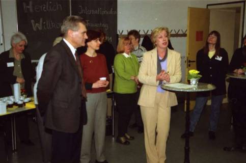 ARH BA 2658, Veranstaltung zum Internationalen Frauentag im Neuen Kreishaus, 2001