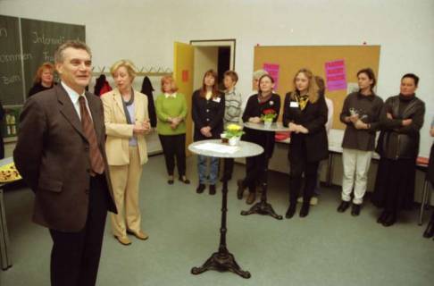 ARH BA 2666, Veranstaltung zum Internationalen Frauentag im Neuen Kreishaus, 2001