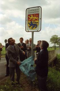 ARH BA 2685, LR Arndt gibt die K133 (Röhndamm, Burgdorf) für den Verkehr frei, 2001