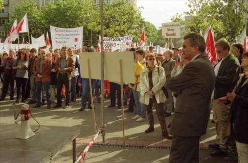 ARH BA 2705, Warnstreik der Gewerkschaft ver.di vor dem Kreishaus, Hannover, 2001