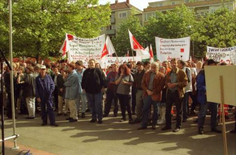 ARH BA 2706, Warnstreik der Gewerkschaft ver.di vor dem Kreishaus, Hannover, 2001