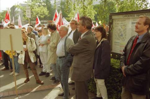 ARH BA 2707, Warnstreik der Gewerkschaft ver.di vor dem Kreishaus, Hannover, 2001