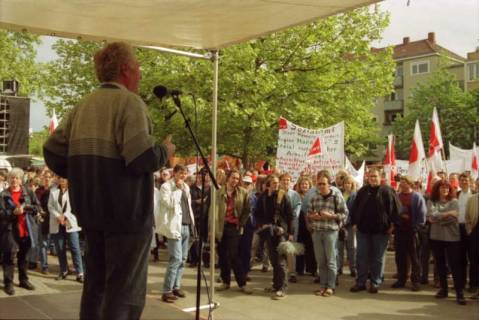 ARH BA 2717, Warnstreik der Gewerkschaft ver.di vor dem Kreishaus, Hannover, 2001