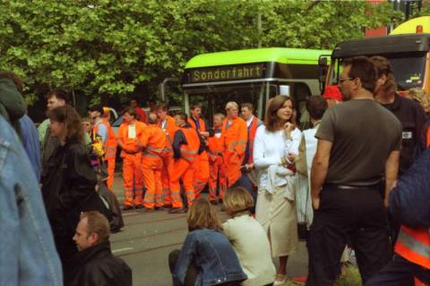 ARH BA 2732, Warnstreik der Gewerkschaft ver.di vor dem Kreishaus, Hannover, 2001