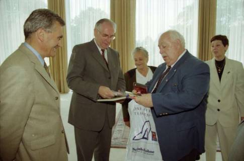 ARH BA 2775, LT-Präs. Wernstedt empfängt LR Arndt und Benny Gurfinkel, 2001