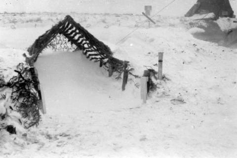 ARH NL Dierssen 0102/0004, Schneesturm an der Flakstellung, um 1944