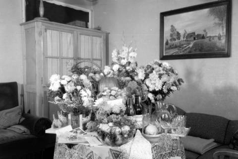 ARH NL Dierssen 0110/0002, Geschenktisch zur Silberhochzeit, 1947