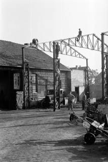 ARH NL Dierssen 0111/0008, Wedekind baut Halle bei Stedler, 1947