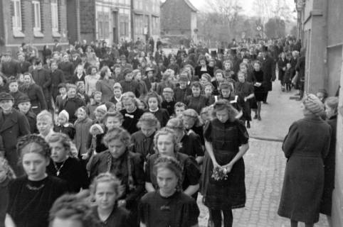 ARH NL Dierssen 0114/0006, Umzug bei einer Konfirmierung, 1948