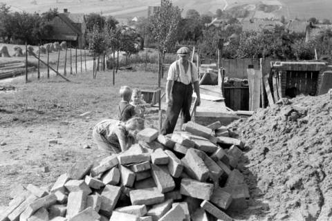 ARH NL Dierssen 0126/0009, Hausbau in Selbsthilfe, 1948