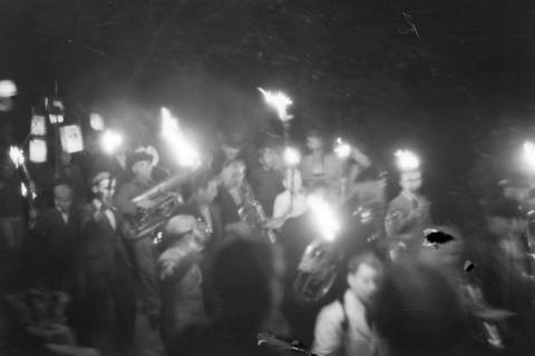 ARH NL Dierssen 0129/0012, Herbstfest der Mittelschule an der Deisterpforte, 1948