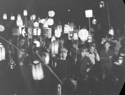 ARH NL Dierssen 0129/0015, Herbstfest der Mittelschule an der Deisterpforte, 1948