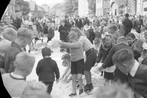 ARH NL Dierssen 0130/0007, Vorführung der Feuerwehr, Springe, 1948