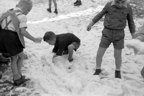ARH NL Dierssen 0130/0008, Vorführung der Feuerwehr, Springe, 1948