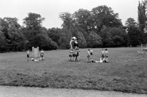 ARH NL Dierssen 0131/0001, Trizonale Wettkämpfe am Schloss, Hasperde, 1948