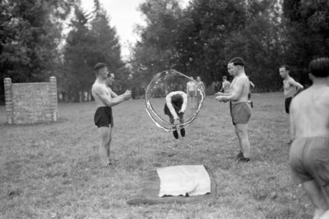 ARH NL Dierssen 0131/0012, Trizonale Wettkämpfe am Schloss, Hasperde, 1948