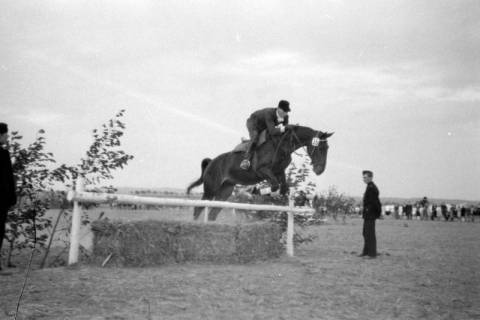 ARH NL Dierssen 0132/0002, 1. Reiterfest, 1948