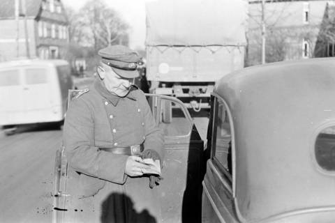 ARH NL Dierssen 0147/0008, Polizeikontrolle, 1949