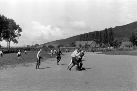 ARH NL Dierssen 0171/0005, Forstarbeiter spielen Fußball, 1949