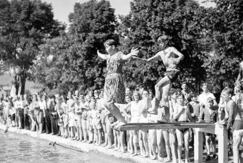 ARH NL Dierssen 0174/0007, Schwimmfest, 1949
