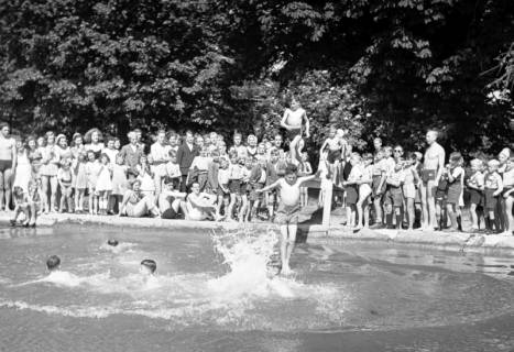 ARH NL Dierssen 0175/0007, Schwimmfest, 1949