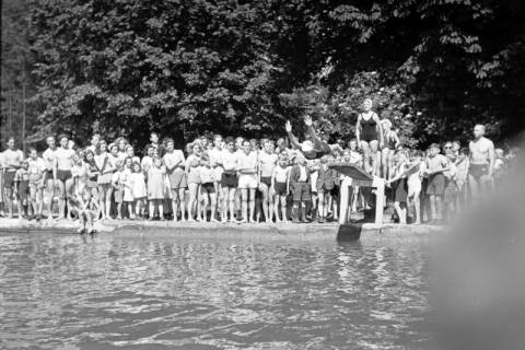 ARH NL Dierssen 0175/0009, Schwimmfest, 1949