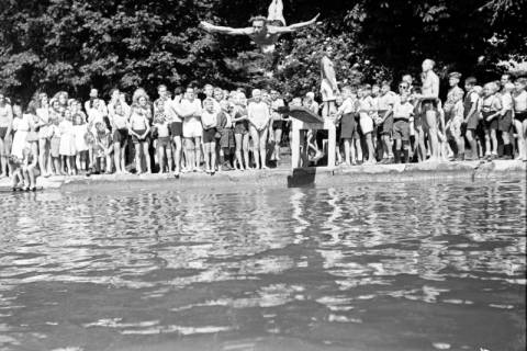 ARH NL Dierssen 0175/0018, Schwimmfest, 1949
