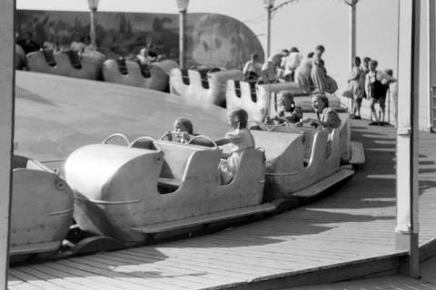 ARH NL Dierssen 0196/0010, Volksfest (Rummelplatz), 1949