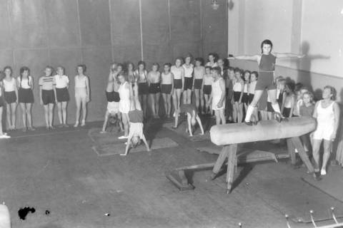 ARH NL Dierssen 0198/0012, Schulturnen, 1949