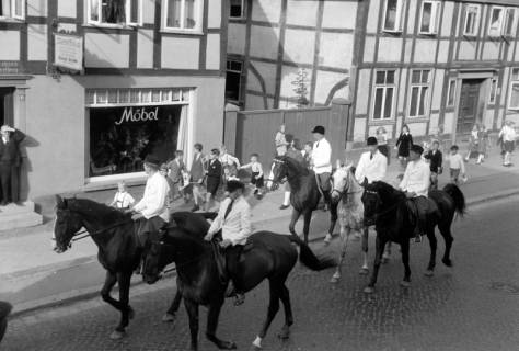 ARH NL Dierssen 0208/0016, Tag des Roten Kreuzes (Umzug und Reiten), 1949