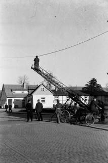 ARH NL Dierssen 1007/0004, Reinigung der Straßenlaternen, 1950