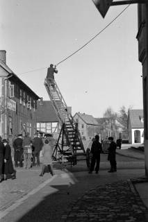 ARH NL Dierssen 1007/0005, Reinigung der Straßenlaternen, 1950