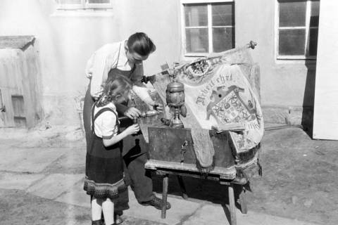 ARH NL Dierssen 1013/0001, Alte Handwerkerlade bei Tischlermeister Christopher, 1950