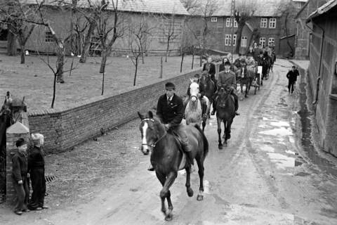 ARH NL Dierssen 1013/0028, Konfirmation (Reitverein bei Landrat Woltmann), 1950