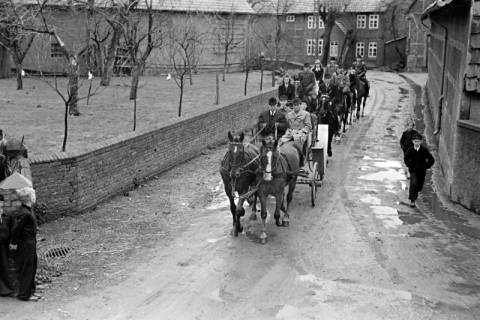 ARH NL Dierssen 1013/0030, Konfirmation (Reitverein bei Landrat Woltmann), 1950