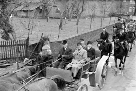 ARH NL Dierssen 1013/0031, Konfirmation (Reitverein bei Landrat Woltmann), 1950