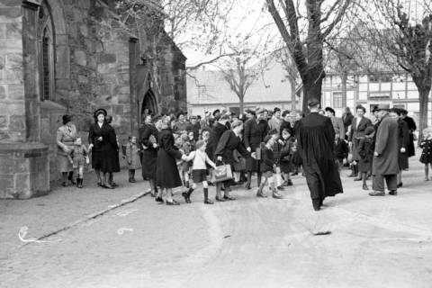 ARH NL Dierssen 1017/0010, Umzug der Schulanfänger, 1950