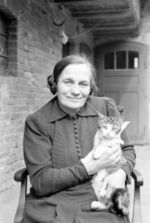 ARH NL Dierssen 1019/0027, Familie Eilert mit Tieren, 1950