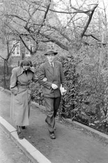 ARH NL Dierssen 1021/0004, Gerhard Dierssen mit Freundin Elly am Handanger, 1950