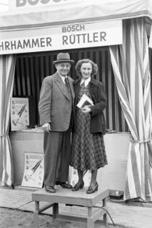 ARH NL Dierssen 1021/0019, Stand von Bosch auf der Industriemesse Hannover, 1950