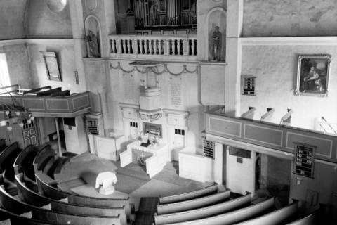 ARH NL Dierssen 1034/0014, Innenansicht der Kirche St. Lukas, Pattensen, 1950