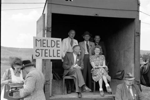 ARH NL Dierssen 1049/0001, Meldestelle auf einem Reitturnier, Springe, 1950