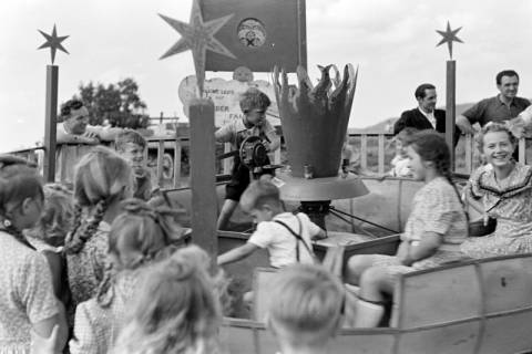 ARH NL Dierssen 1059/0011, Sängerfest, Karussel mit Handbetrieb, Altenhagen I, 1950