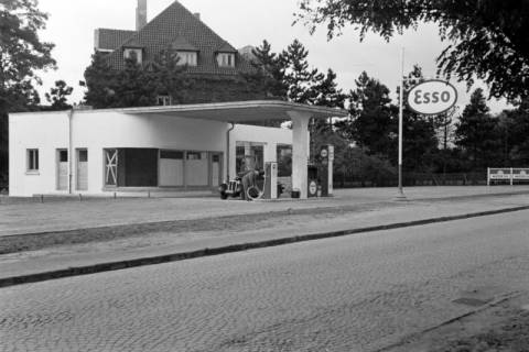 ARH NL Dierssen 1077/0018, Esso-Tankstelle Schmitz, Burgdorf, 1950