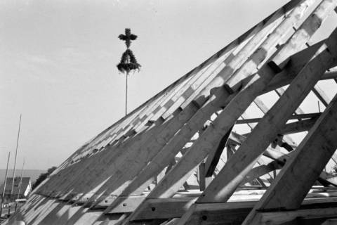 ARH NL Dierssen 1082/0003, Richtfest Katholische Kirche, Springe, 1950